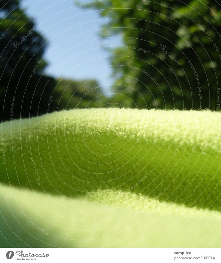 supersoft Park weich Liegewiese Sonnenstrahlen Baum grün Plüsch Nahaufnahme kuschlig schlafen Sommer Freizeit & Hobby Decke Himmel Falte Fussel Schatten