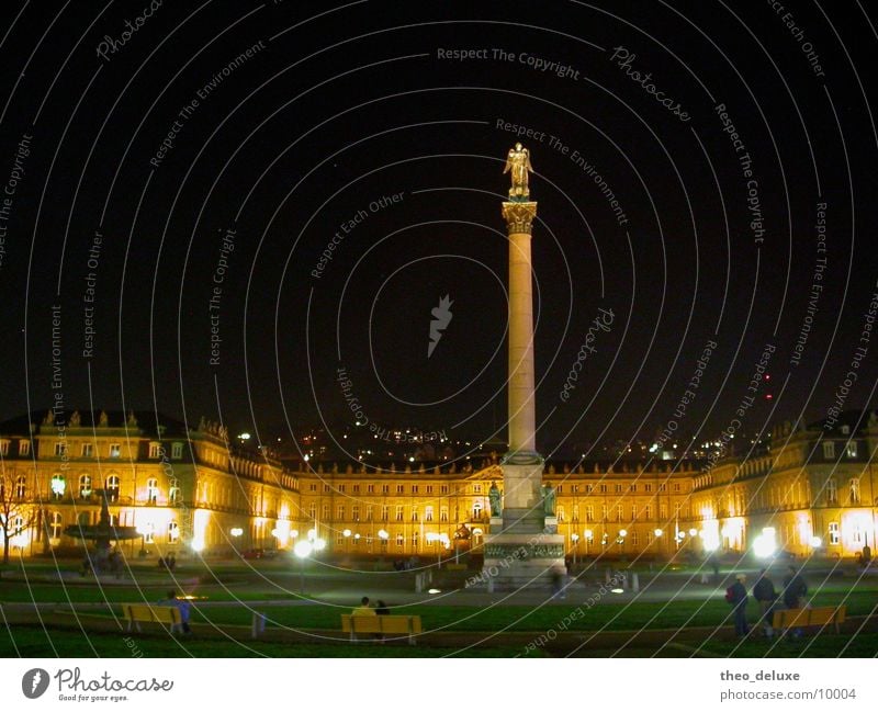 Schlossplatz bei Nacht Stuttgart dunkel Licht Neues Schloss Architektur Burg oder Schloss Säule Bank sitzen