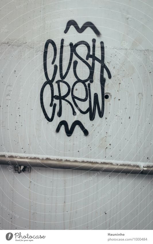 Cush Crew Winter Schnee Bayern Kleinstadt Stadt Stadtzentrum Mauer Wand Treppengeländer Schraube Beton Stahl Zeichen Schriftzeichen Graffiti Häusliches Leben