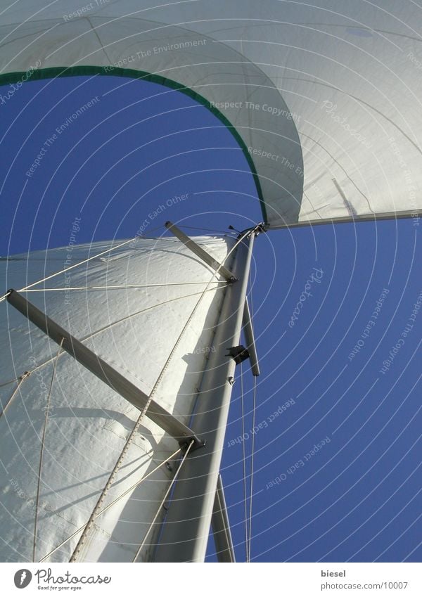 Segel im Wind Segelboot Wasserfahrzeug Cannes Südfrankreich Europa