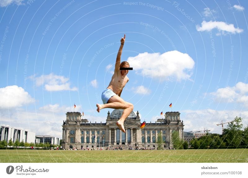 galionsfigur Kunst Wahrzeichen Tourist springen hüpfen treten Körperhaltung ungehorsam alternativ Urlaubsfoto Ausflug außergewöhnlich seltsam Spielen Unsinn