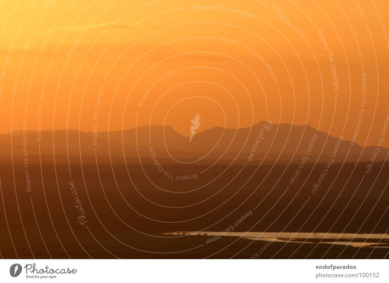 at the end of... Australien Outback Sommer Sonnenuntergang Himmel Frieden Ferien & Urlaub & Reisen Natur Dämmerung Wolken Fernweh Physik Horizont Ferne