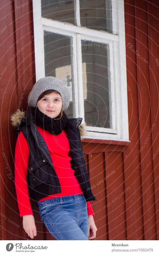 Kalte Tage Stil harmonisch Zufriedenheit Erholung Winter Winterurlaub Mensch feminin Kind Mädchen Kindheit Jugendliche 1 8-13 Jahre Herbst Wetter Hütte Ruine