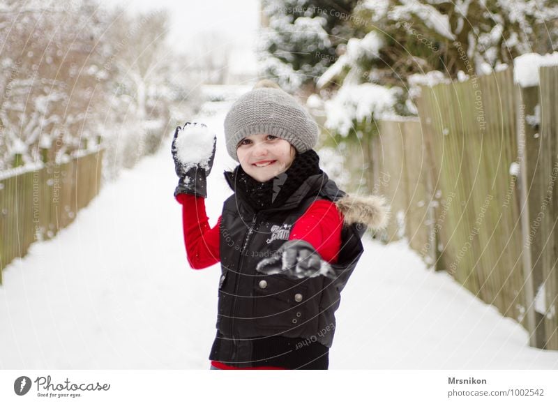 Ich treffe dich feminin Kind Mädchen Kindheit Jugendliche 1 Mensch 8-13 Jahre Schönes Wetter Eis Frost Schnee Schneefall Jacke Fell Schal Handschuhe Mütze