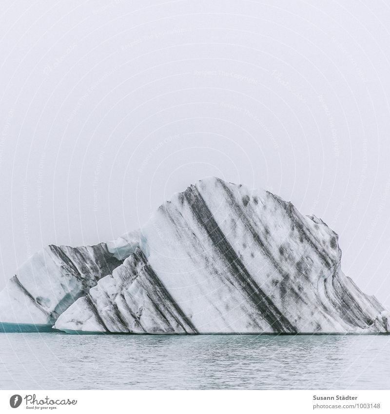 island Natur Himmel Klima Eis Frost Wellen Seeufer alt Eisberg Gletscher Gletschereis Aschewolke Island Jökulsárlón Naturgewalt Farbfoto Außenaufnahme