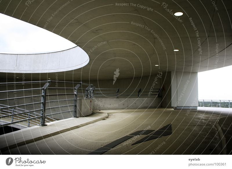 Oskar Niemeyer was here !? Beton Teer Säule Bodenbelag Tag gelb schwarz Stahl Edelstahl Richtung parken Parkhaus Gebäude Haus Abstellplatz Garage Fahrbahn Licht