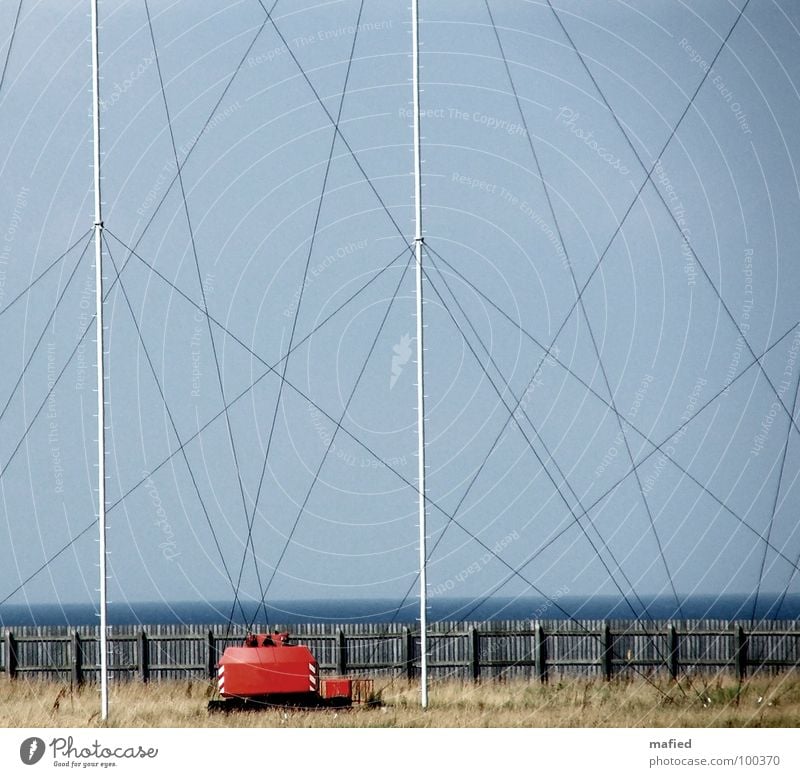 Spiderman macht Ferien Meer netzartig Stoff Spinnennetz rot durcheinander Antenne Verstrebung Muster hören Lauschangriff Kommunizieren Himmel Strommast Kabel