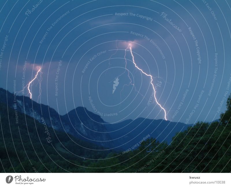 DUO Wolken Blitze Licht Langzeitbelichtung Berge u. Gebirge blau