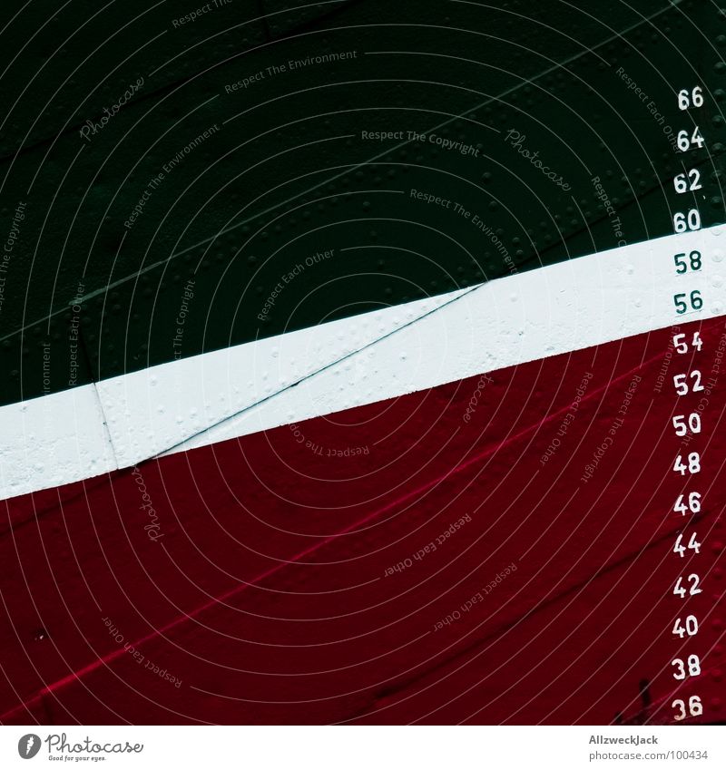 Foto mit Tiefgang 2 Wasserfahrzeug Meter Oberkörper Schiffsrumpf rot weiß grün genietet Ziffern & Zahlen Hafen Metall Niete Farbe