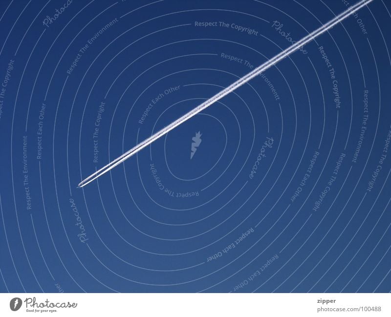 Flugzeug Kondensstreifen Luft Ferien & Urlaub & Reisen Luftverkehr Himmel blau Schönes Wetter