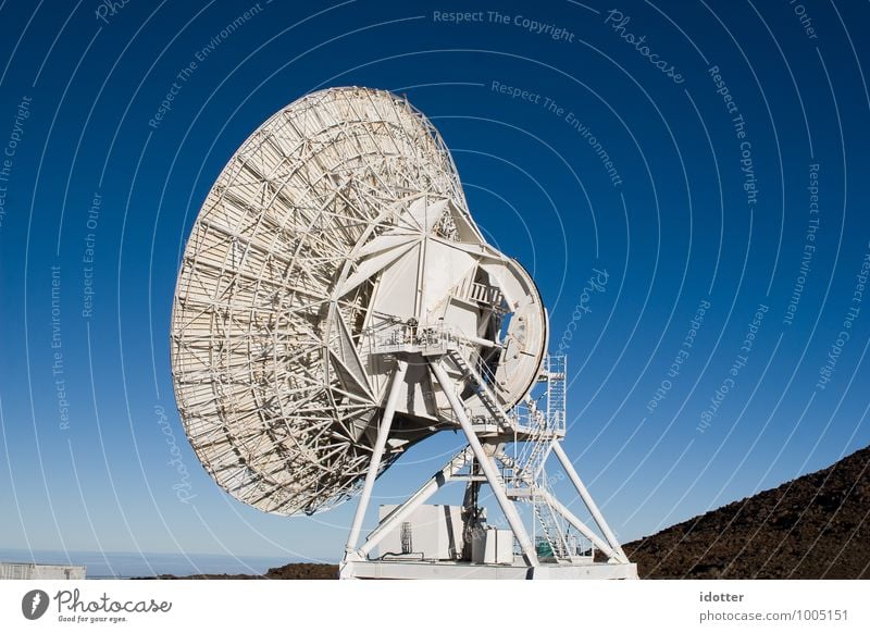 is there anybody out there? Messinstrument Antenne Wissenschaften Fortschritt Zukunft High-Tech Telekommunikation Informationstechnologie Industrie Himmel