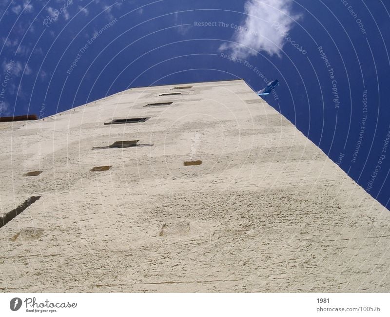 Ausblick gefällig? Wolken Fahne historisch Klarheit blau Himmel Turm Aussicht oben Burg oder Schloss