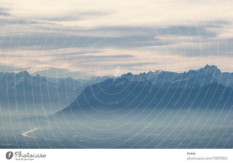 Fernweh Himmel Wolken Horizont Winter Nebel Berge u. Gebirge Gipfel Schlucht Flussufer natürlich Zufriedenheit Leben standhaft Sehnsucht Heimweh Einsamkeit