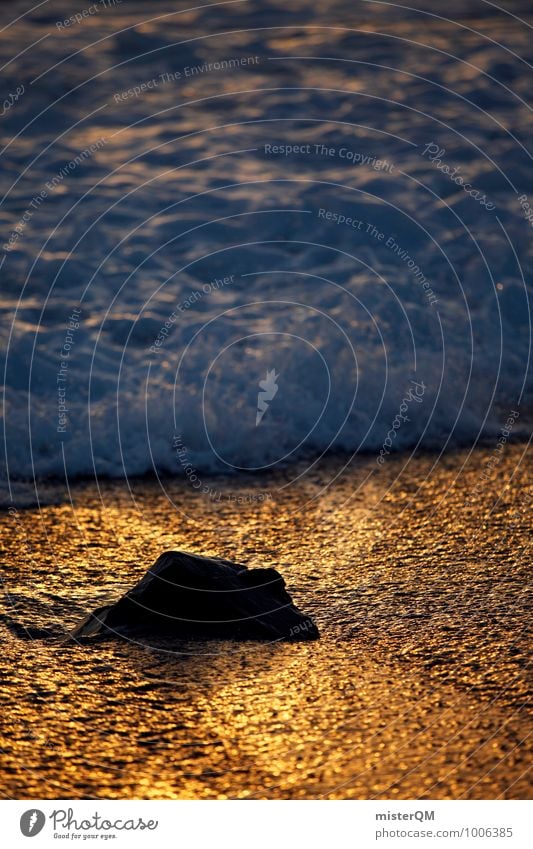 Golden Beach. Umwelt Natur Landschaft ästhetisch Zufriedenheit Küste Uferbefestigung Strand Strandgut Stein Brandung Felsen Wellen Wellengang Meer Wellenform