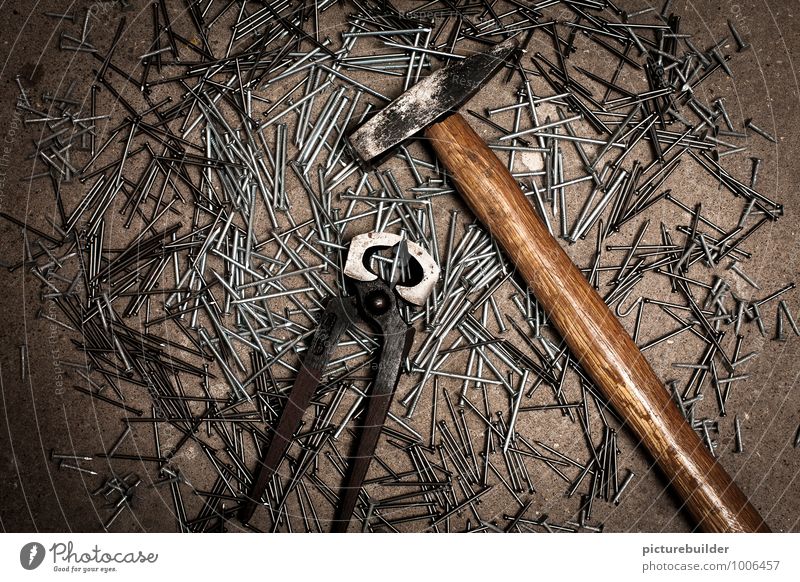 Zange, Hammer und Nägel Freizeit & Hobby Handarbeit Handwerker Nagel Beton Holz Metall Arbeit & Erwerbstätigkeit bauen Partnerschaft Farbfoto Innenaufnahme