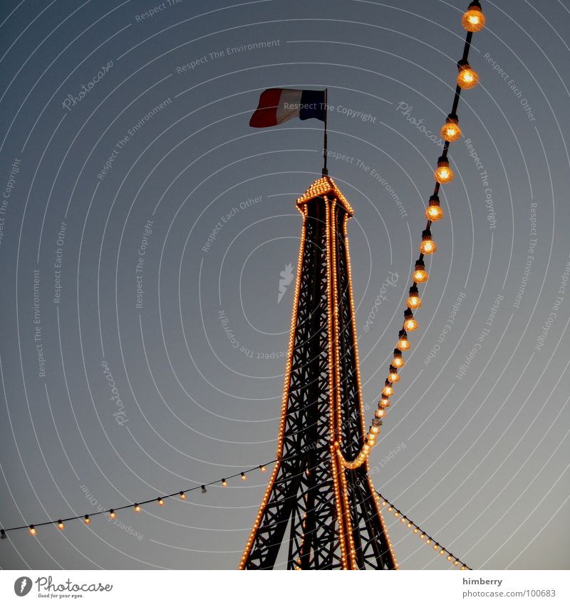 vive la france Farbfoto mehrfarbig Detailaufnahme Textfreiraum links Textfreiraum rechts Textfreiraum oben Abend Dämmerung Nacht Kunstlicht Licht