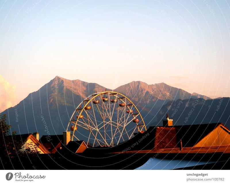 Rundflug Riesenrad Panorama (Aussicht) Thun Dach Jahrmarkt Kulisse luftig fantastisch Berner Oberland Schweiz Sommer Berge u. Gebirge Himmel Abend