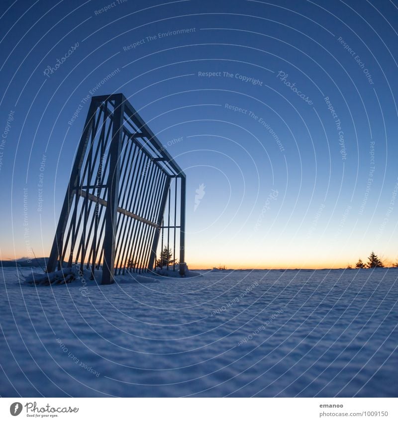 Wintertor Sport Ballsport Sportmannschaft Torwart Fußball Sportstätten Fußballplatz Stadion Natur Himmel Eis Frost Schnee Metall Stahl kalt blau Schauinsland