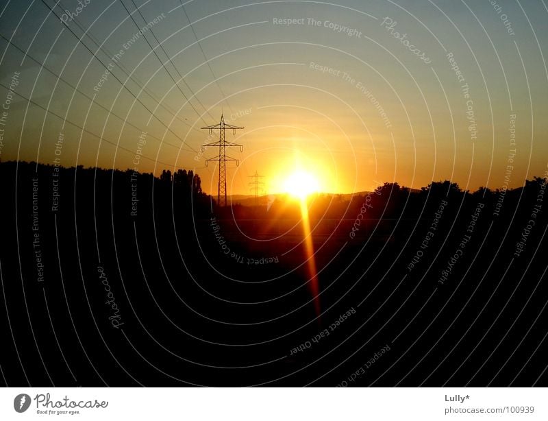 Abendsonne in der Toskana Deutschlands Sonnenuntergang Elektrizität Strommast Dämmerung Licht Romantik Skyline