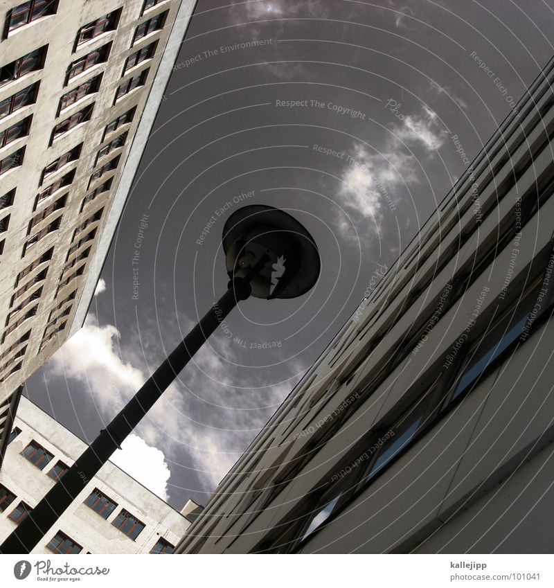 W Buchstaben Hochhaus Balkon Fassade Fenster Wohnanlage Stadt rund Pastellton Beton Etage Selbstmörder Raum Mieter Leben live Ghetto Sozialer Brennpunkt