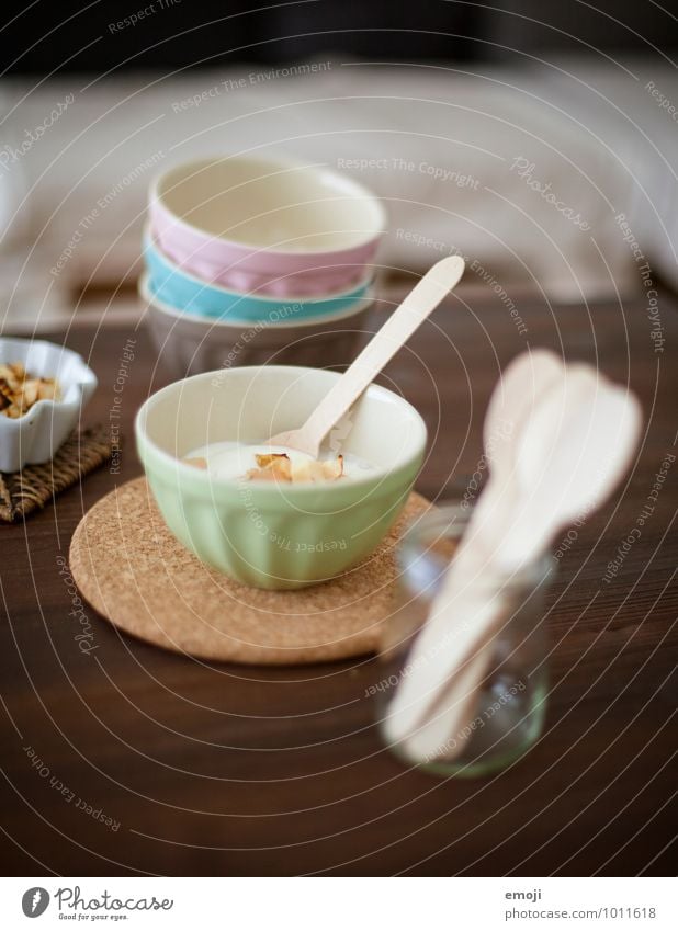 Joghurt Milcherzeugnisse Frucht Dessert Süßwaren Ernährung Vegetarische Ernährung Diät Geschirr lecker süß Farbfoto Innenaufnahme Menschenleer Tag