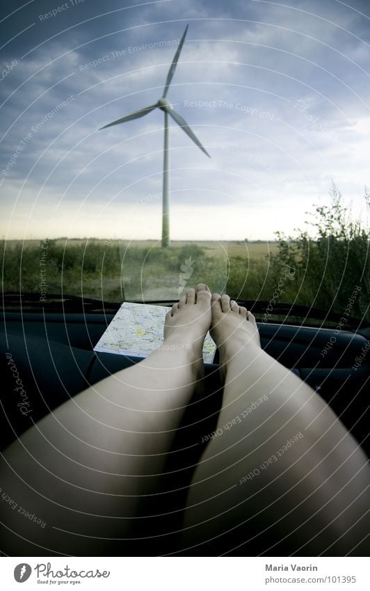 Der Zwischendurch-Chill Erholung Ferien & Urlaub & Reisen Autofahren Pause Landkarte dunkel Wolken schlechtes Wetter Unwetter Propeller Windkraftanlage