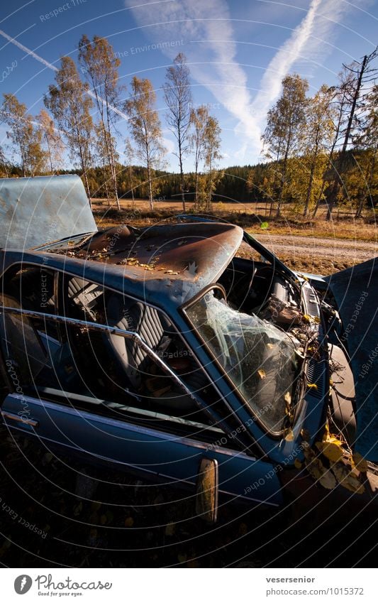 crash Himmel Autofahren PKW dreckig kaputt Vorsicht Sorge Übermut Angst Ende Erfahrung Geschwindigkeit Missgeschick Tod Trauer Überleben Umweltverschmutzung