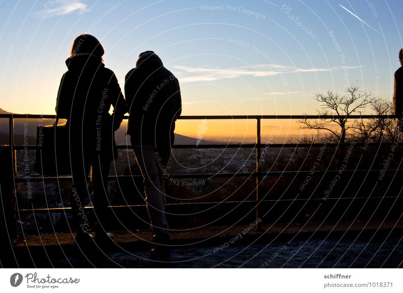 "Schatz ich muss noch shoppen!" Mensch Junge Frau Jugendliche Junger Mann Paar Partner 2 Landschaft Sonnenaufgang Sonnenuntergang Sonnenlicht Winter