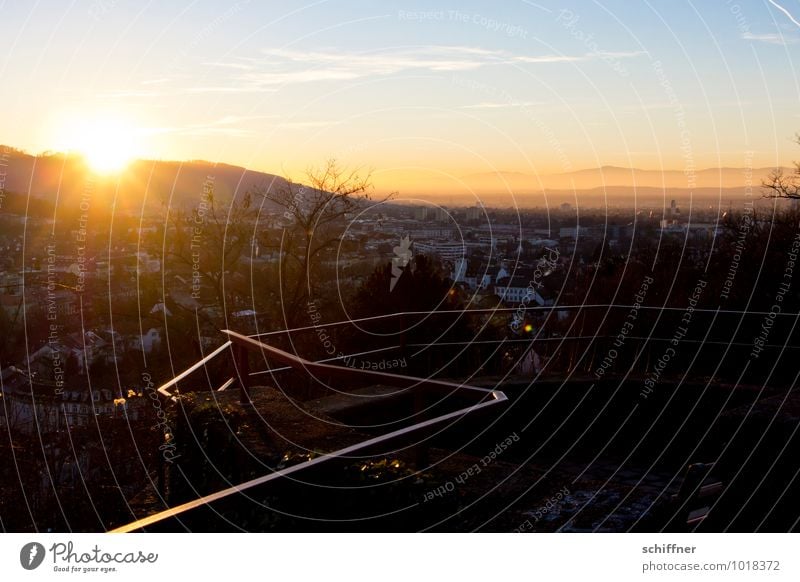 Reststrahlen Landschaft Sonne Sonnenaufgang Sonnenuntergang Sonnenlicht Winter Schönes Wetter Hügel Kleinstadt Stadt Stadtzentrum dunkel Aussicht Horizont