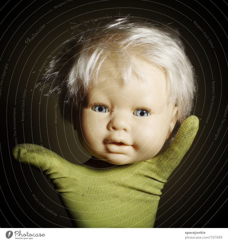 hand puppet (1) Spielzeug bedrohlich beängstigend blond Chucky gruselig Horrorfilm böse süß niedlich skurril Hand Handschuhe Handpuppe Marionette Freude Puppe