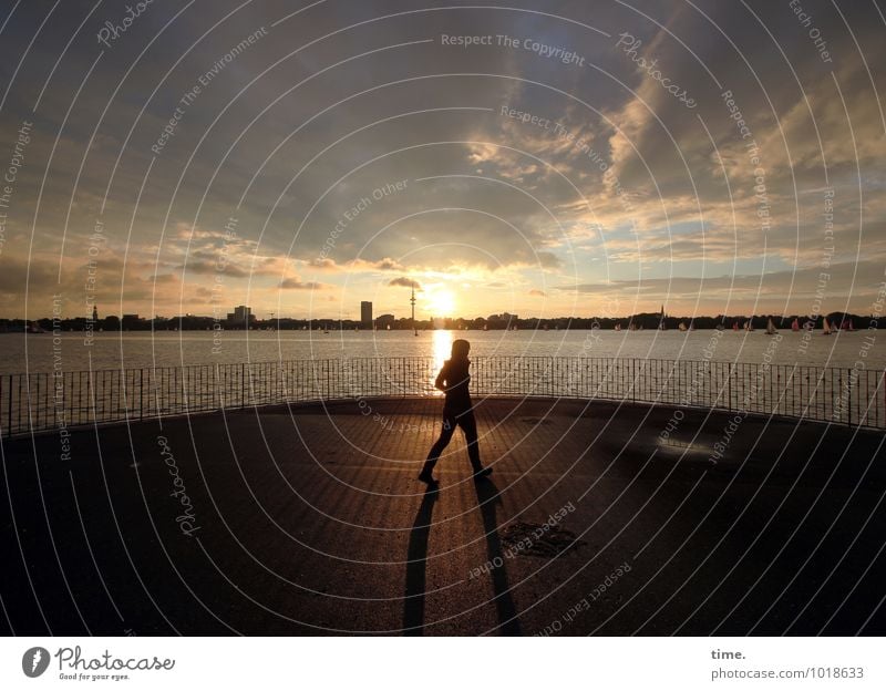 dusk walk 1 Mensch Umwelt Landschaft Wasser Himmel Wolken Nachthimmel Horizont Park Außenalster Hamburg Stadtzentrum Skyline Zaun Fußgänger Wege & Pfade gehen