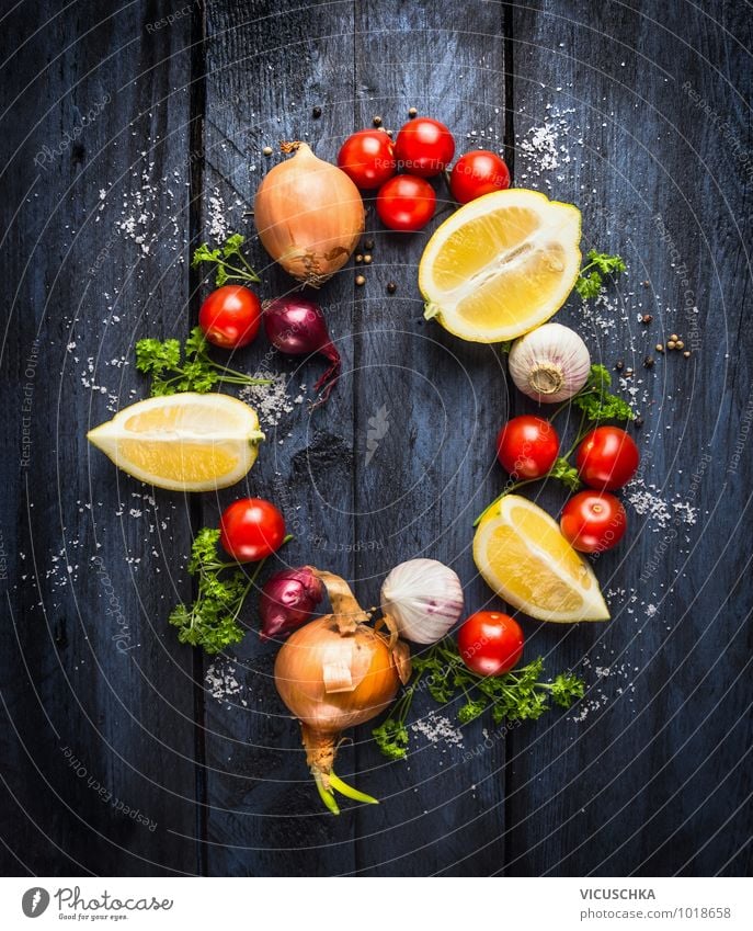 Gemüse Zutaten für Tomatensauce Lebensmittel Kräuter & Gewürze Ernährung Bioprodukte Vegetarische Ernährung Diät Stil Design Gesunde Ernährung Garten Küche