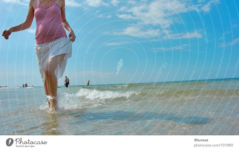 am_meer Erwartung schwanger Geburt Mutter Vorfreude Frau Mutterschaftsurlaub Bauchnabel Unterleib Freude Streicheln berühren Samt samtig weich zart verwundbar