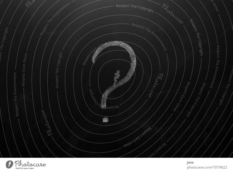 wer? Zeichen Schriftzeichen Schilder & Markierungen Verzweiflung Krise Problemlösung Rätsel Irritation Tafel Kreidezeichnung Fragezeichen Fragen Schule Bildung