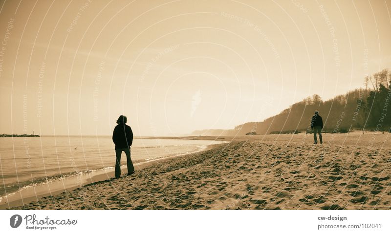 pappaufsteller am strand von malibu aka noch meer... II Koserow Sommer Wellen Strand schwarz Gischt Anlegestelle Mole Luft Horizont Sonnenbad aquatisch