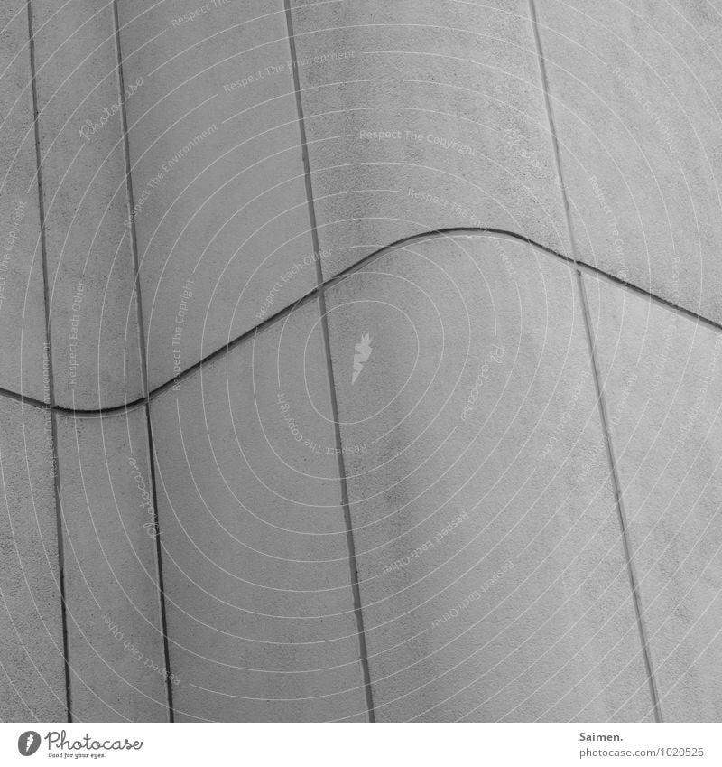 strukturierte dynamik Mauer Wand Fassade grau gekrümmt Linie Strukturen & Formen geschwungen Beton Schwarzweißfoto Außenaufnahme Nahaufnahme Textfreiraum oben