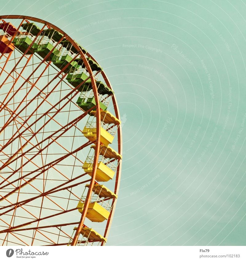 Ostalgie Riesenrad Jahrmarkt Osten Schulden stilllegen gelb grün rot mehrfarbig Stahl Eisen streben Fluchtpunkt groß Macht drehen kreisen türkis Oktoberfest