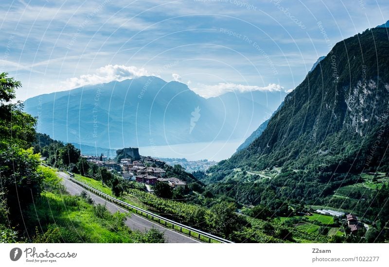 Riva del Garda Ferien & Urlaub & Reisen Sommer Sommerurlaub Umwelt Natur Landschaft Himmel Wolken Schönes Wetter Alpen Berge u. Gebirge Stadt Haus Straße