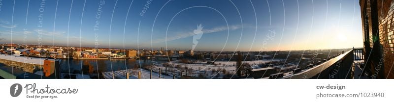 Die Stadt Himmel Wolkenloser Himmel Sonnenlicht Winter Schönes Wetter Berlin Adlershof Hauptstadt Stadtzentrum Skyline Industrieanlage Fabrik Ruine Turm Bauwerk