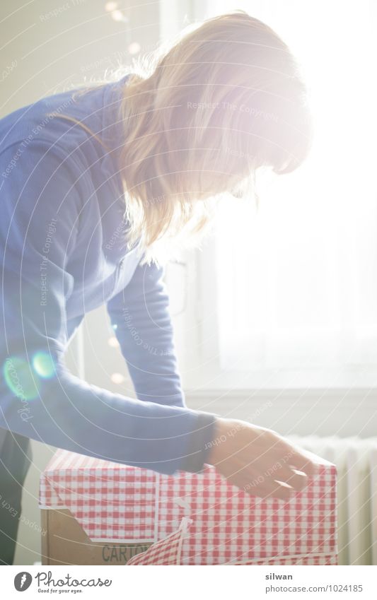 Geburtstag! feminin Junge Frau Jugendliche 1 Mensch 30-45 Jahre Erwachsene Arbeit & Erwerbstätigkeit rennen einfach Fröhlichkeit Glück schön rot Freude