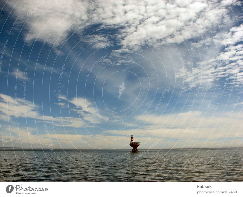 Schandfleck Meer Leuchtturm Bohrinsel Rohstoffe & Kraftstoffe Wolken Einsamkeit seltsam Meerwasser Wellen kalt Sauberkeit tief Meeresboden Wasser Himmel mehr