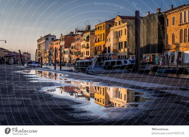 Spiegelungen in den Strassen von Venedig Ferien & Urlaub & Reisen Tourismus Ausflug Sightseeing Städtereise Häusliches Leben Himmel Sonnenaufgang