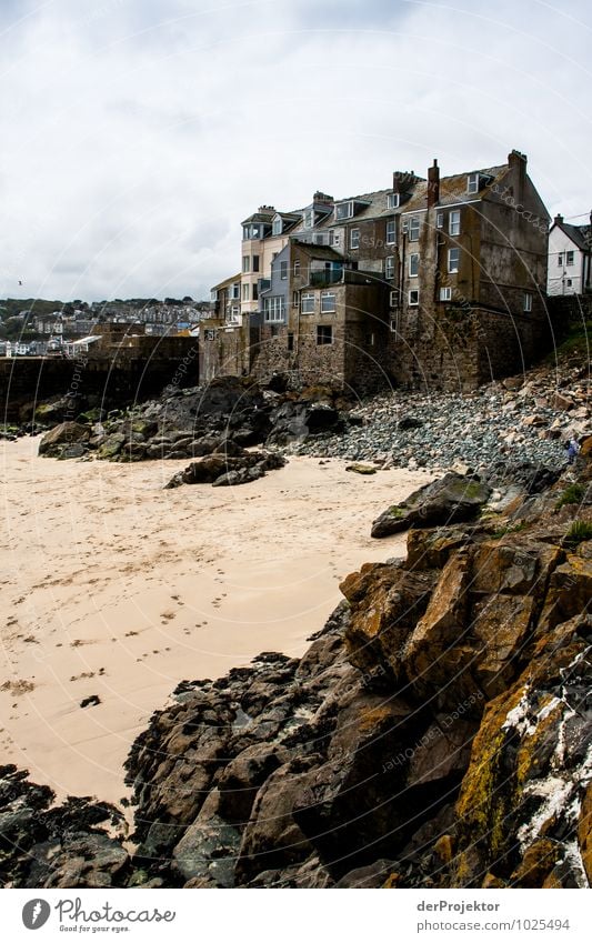 Häuser bei St. Ives Ferien & Urlaub & Reisen Tourismus Ausflug Sightseeing Städtereise Strand Umwelt Natur Landschaft Pflanze Gewitterwolken Frühling