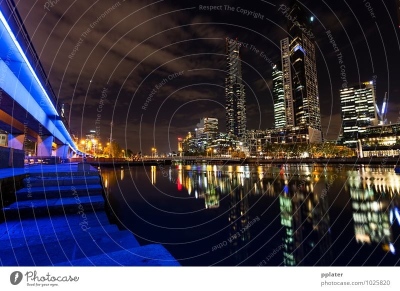 Nacht in Melbourne schön Landschaft Kleinstadt Stadt Hafenstadt Skyline U-Bahn außergewöhnlich fantastisch Australier austria OZ Victoria Ausgezeichnet urban