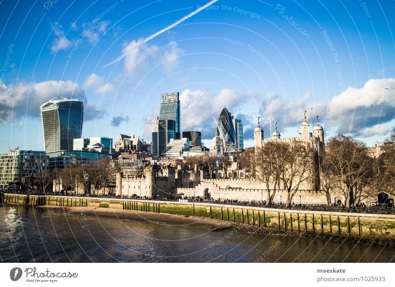 London Stadt Hauptstadt modern Tower of London Hochhaus Themse Farbfoto Außenaufnahme Textfreiraum oben Textfreiraum unten Tag Starke Tiefenschärfe Totale