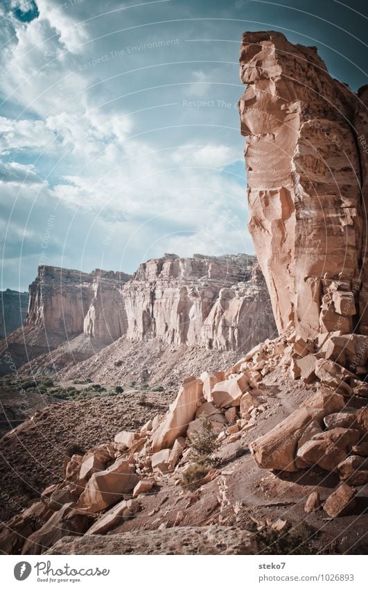 Capitol Reef Wolken Felsen Berge u. Gebirge Schlucht eckig gigantisch Unendlichkeit heiß trist trocken blau rot Capitol Reef NP Gesteinsformationen Wege & Pfade