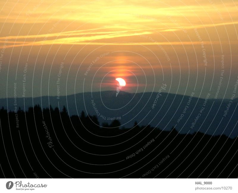 Sonnenfinsternis_1 Mond Morgendämmerung Berge u. Gebirge