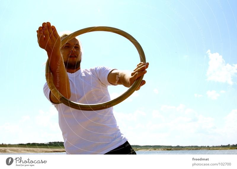 ring Strand Sommer Wolken See Kampfsport üben Physik Anspannung Konzentration Gegenlicht heiß Bart Mann Jugendliche froodmat Himmel blau Kreis Dynamik Freude