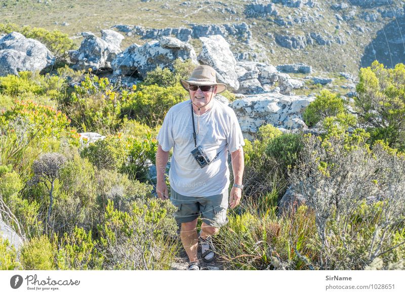 334 Leben Ferien & Urlaub & Reisen Ausflug Abenteuer Freiheit Sommer Sommerurlaub Berge u. Gebirge wandern Ruhestand Fotokamera Männlicher Senior Mann