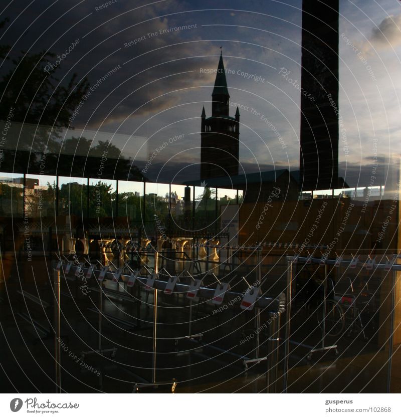 wolken {REICH} Reflexion & Spiegelung träumen Haken überlagert Captain Hook Fototechnik Gotteshäuser Berlin kirche im dorf lassen Bekleidung Himmel refexion